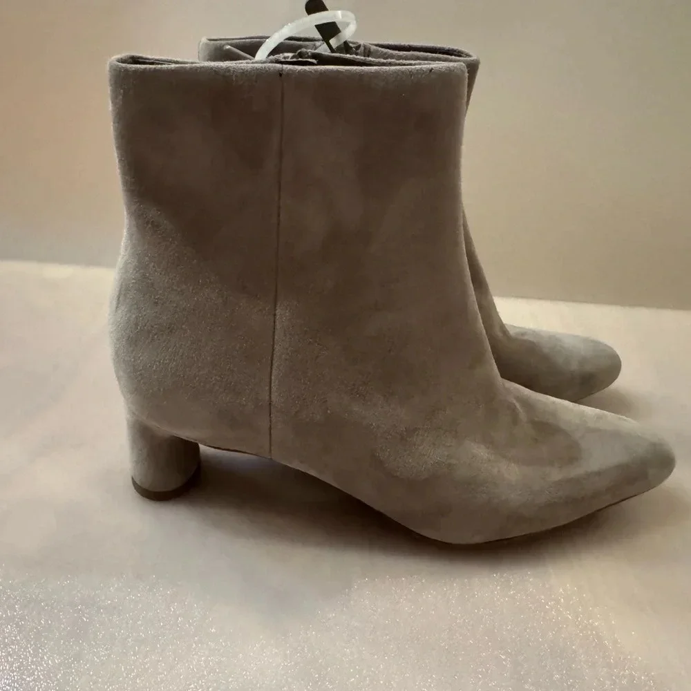 Vince Hilda Bootie Women’s size 6 Us in Woodsmoke Genuine Suede